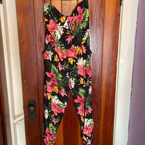 Elastic halter floral jumpsuit size 3X with pockets